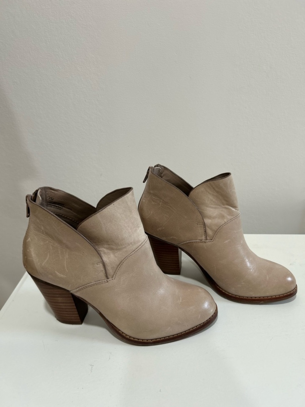 Gianni Bini Taupe Leather Split Shaft Ankle Booties Block Heel Size 7 Boho Chic